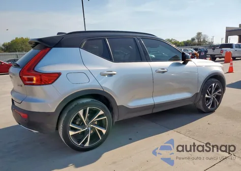 2019 Volvo Xc40 T5 Momentum z USA, uszkodzony, nr VIN YV4162XZXK2014687